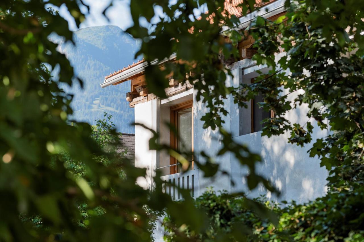 Casa Caminada Hotel Furstenaubruck Luaran gambar